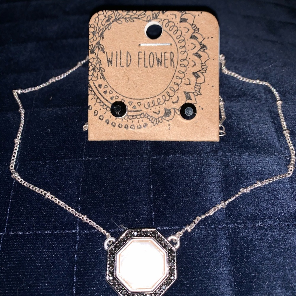 New necklace and stud earring set